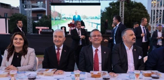 CHP Genel Başkanı Özgür Özel İzmir'de iftar yaptı