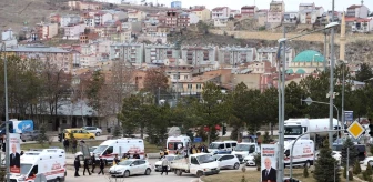 Bayburt'ta Ambulans Kaldırıma Çarptı: 2 Kişi Yaralandı
