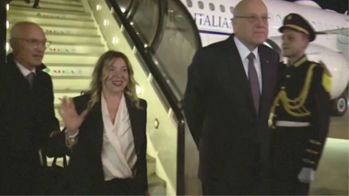 Lübnan Başbakanı Mikati, İtalya Başbakanı Meloni yerine uçaktan inen başka bir kadın diplomatı öptü