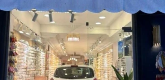 Silifke'de Otomobil Bijuteri Dükkanına Daldı