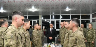 Şanlıurfa Valisi Hasan Şıldak, Suriye sınırında görev yapan Mehmetçik ile iftarda bir araya geldi