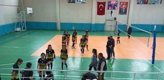 Sarıgöl'de 23 Nisan kızlar voleybol turnuvası başladı