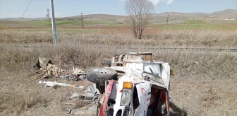 Sivas'ın Şarkışla ilçesinde kamyonet devrildi, 3 kişi yaralandı