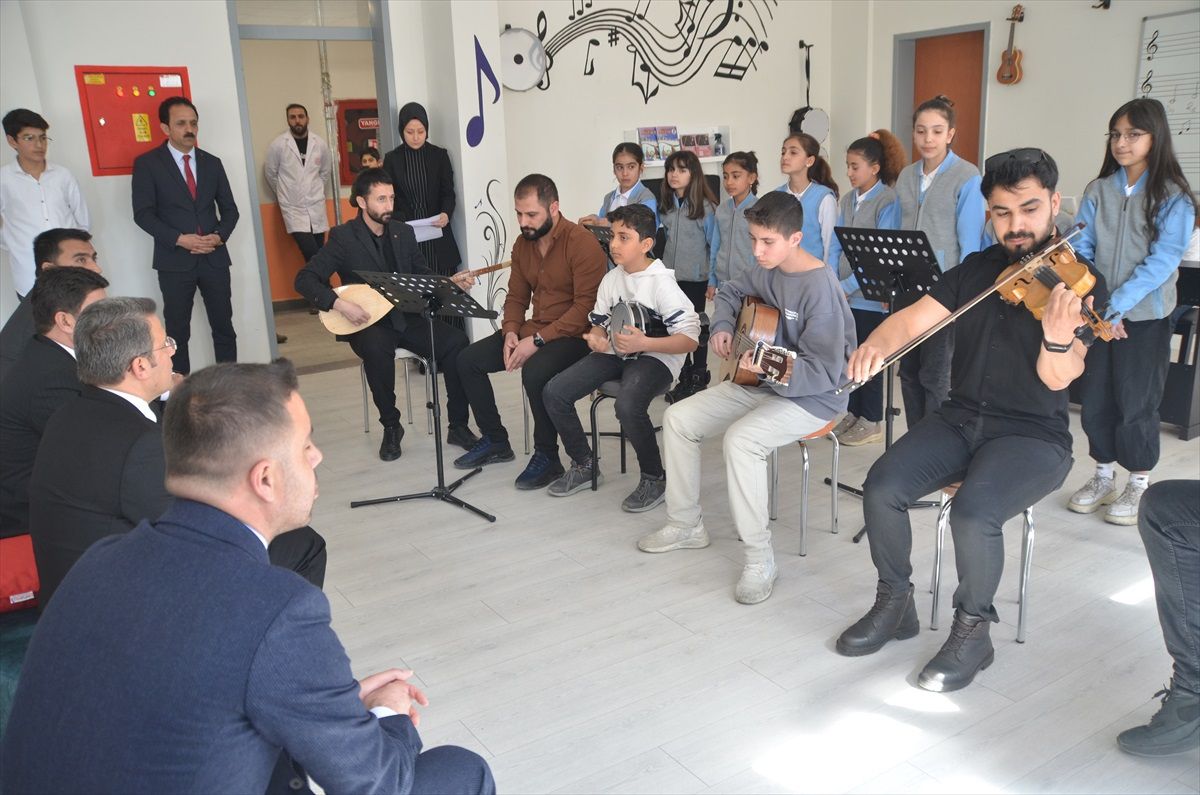 Hakkari'de hayatını kaybeden müzik öğretmenine atölye açıldı