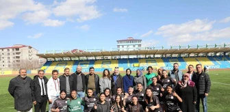 Ağrı Aile ve Sosyal Politikalar Gençlik ve Spor Kulübü Kız Futbol Takımı 8-1'lik galibiyetle serisini sürdürdü