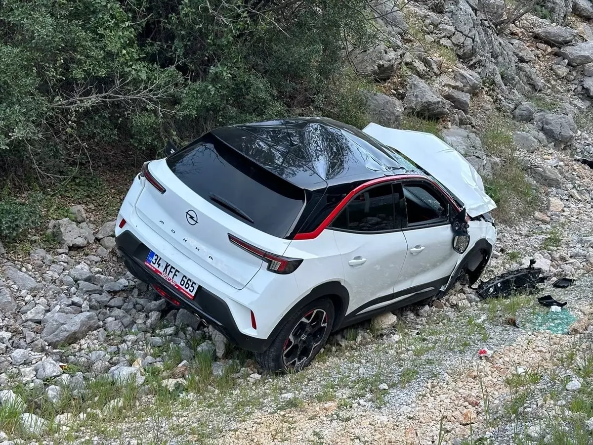 Akseki ilçesinde otomobil devrildi, sürücü yaralandı