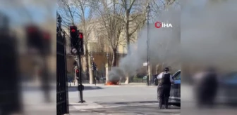 Buckingham Sarayı'nın önünde elektrikli bisiklet patladı