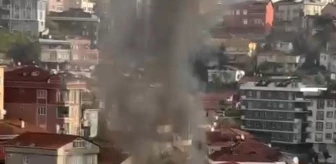 Eyüpsultan'da 2 Katlı Binada Çıkan Yangın Cep Telefonu Kamerasıyla Kaydedildi