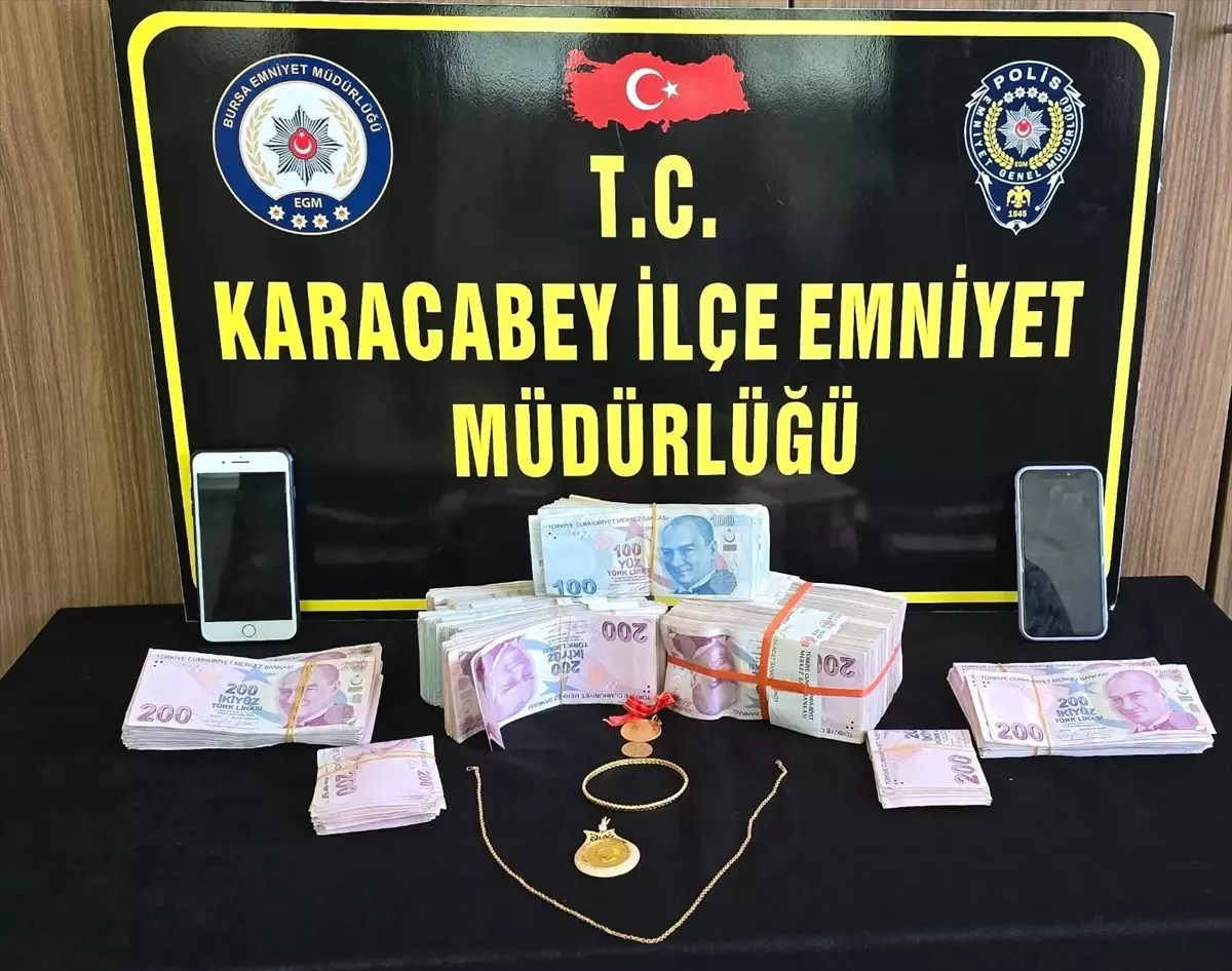 Bandırma'da Kadına Polis Süsü Verip Ziynet Eşyalarını ve 400 Bin Lirayı Çalan 2 Zanlı Yakalandı