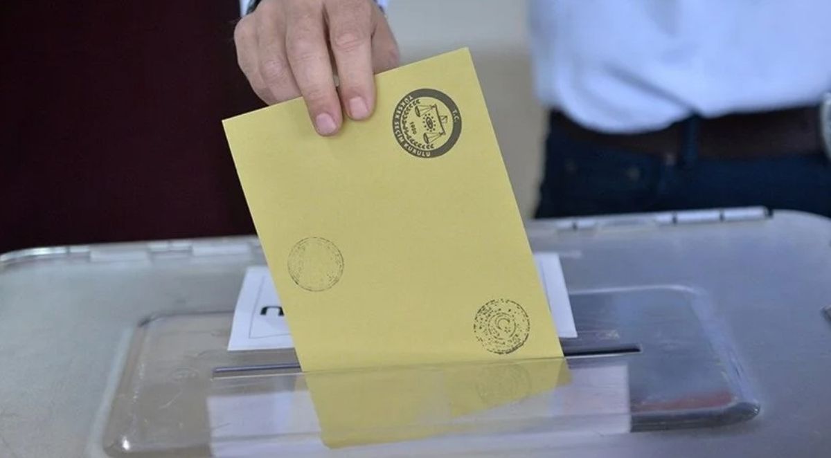 Oylar tek zarfa mı konulacak? 31 Mart 2024 yerel seçimde kaç zarf kullanılacak?
