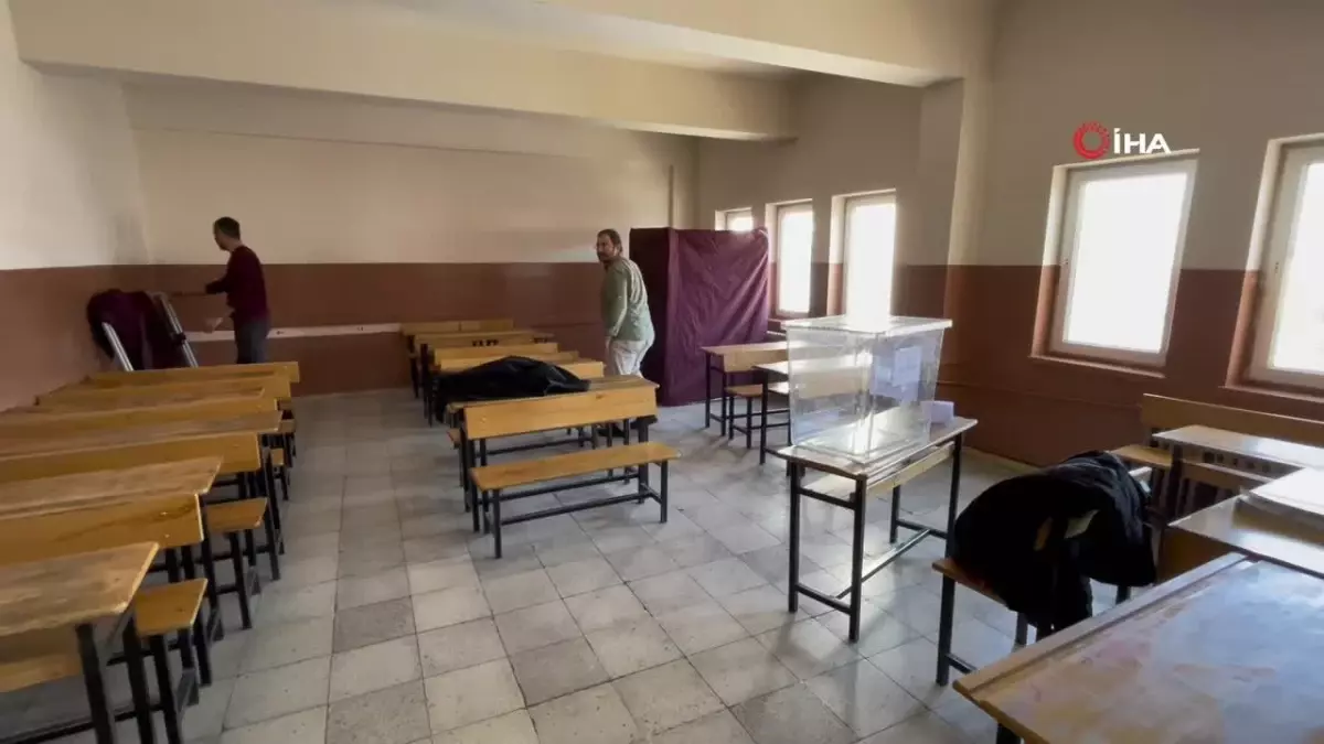 Tatvan'da sandıklar kurulmaya başlandı
