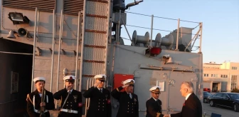 Türk mayın avlama gemileri TCG Anamur ve TCG Amasra Yunanistan'ın Pire Limanı'nda