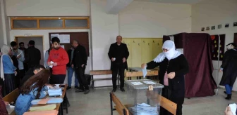 Muş'un Bulanık ilçesinde vatandaşlar oy kullanmaya başladı