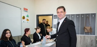 Cumhur İttifakı'nın Mersin Büyükşehir Belediye Başkan adayı Serdar Soydan oy verdi