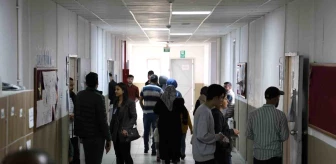 Kahramanmaraş'ta Depremzedeler Oy Kullanıyor