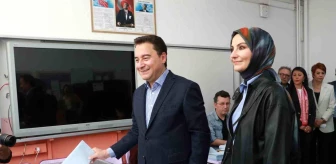Babacan, Ankara'da oy kullandı