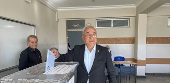 DSP Genel Başkanı Önder Aksakal, Üsküdar'da oy kullandı