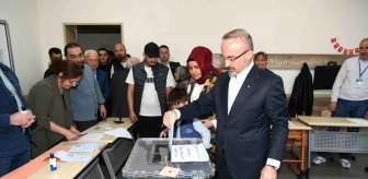 İçişleri Bakan Yardımcısı Bülent Turan, Çanakkale'de oy kullandı