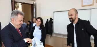 İzmir Valisi Süleyman Elban, oy kullanmak için sandık başına gitti