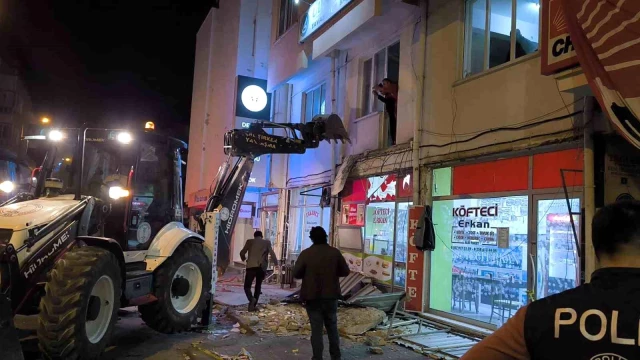 Denizli'de CHP İlçe Binasının Balkonu Çöktü: 8 Yaralı