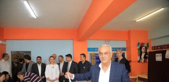 MHP Adana İl Başkanı Yusuf Kanlı, oyunu kullandı