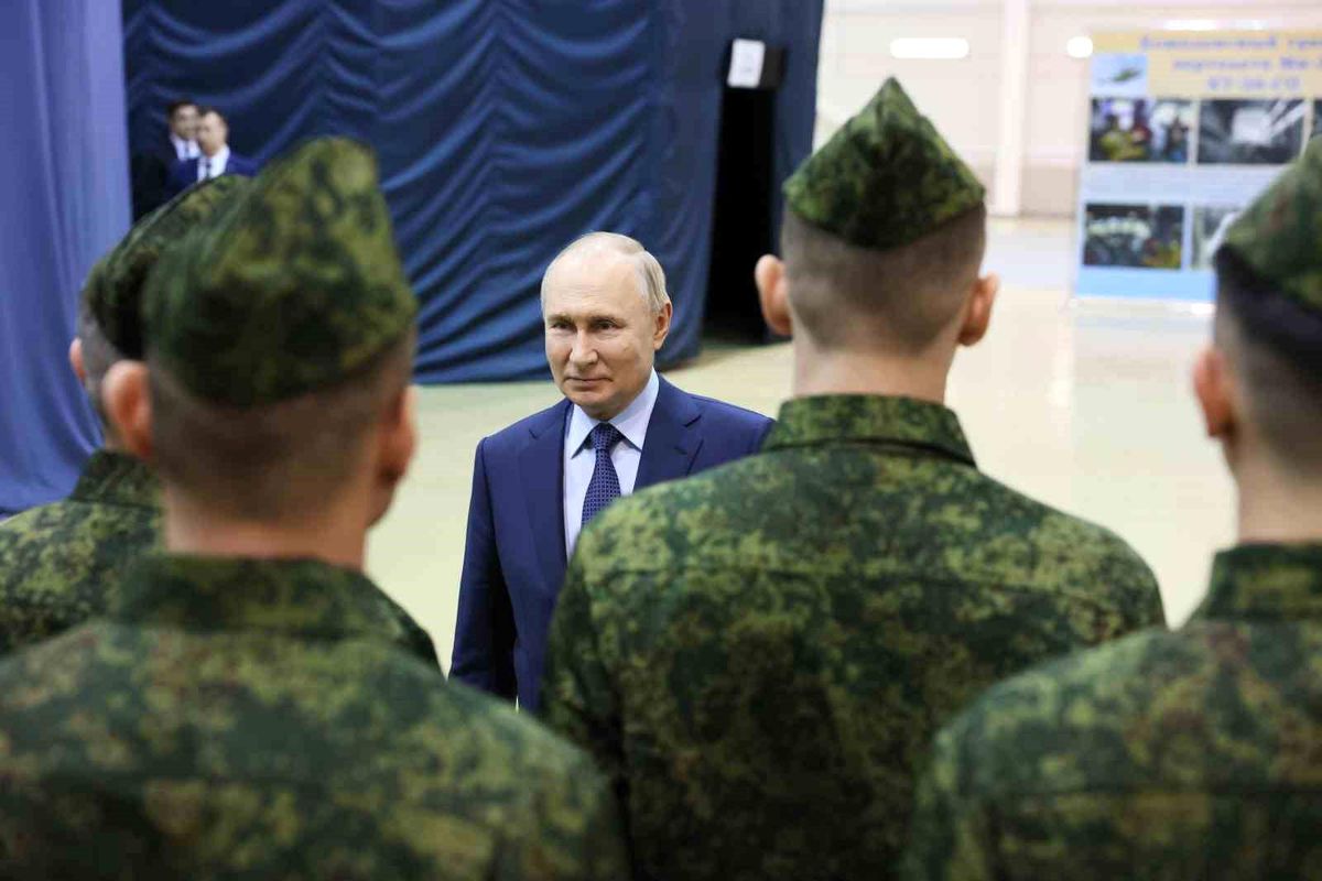 Putin, 150 bin genci zorunlu askerlik hizmetine çağırdı