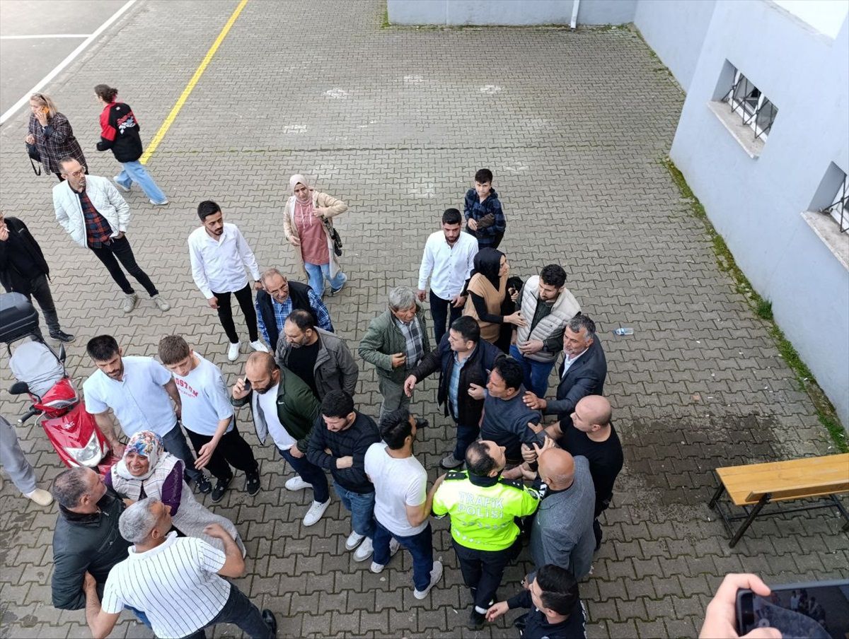 Sakarya'da seçim merkezinde çıkan kavgada 1 kişi yaralandı, 3 şüpheli gözaltına alındı