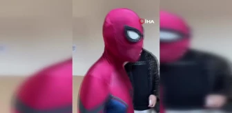Spiderman Kıyafetiyle Oy Kullanan Genç Büyükçekmece'yi Şaşırttı