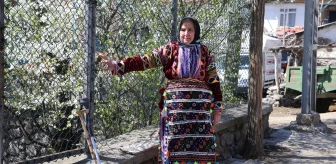 Tokat'ın Zile ilçesinde kadınlar yöresel kıyafetleriyle oy kullandı
