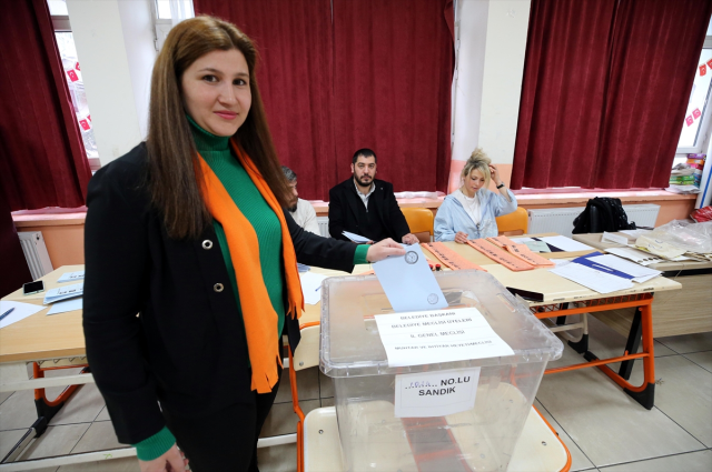 Türkiye sandık başında! İstanbul ve Ankara dahil 49 ilde oy verme işlemi başladı