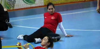 A Milli Kadın Hentbol Takımı Rize'de Karadağ maçına hazırlanıyor