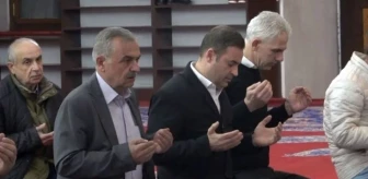 CHP'nin 74 yıl sonra kazandığı Balıkesir'de belediye başkanı güne şükür namazıyla başladı