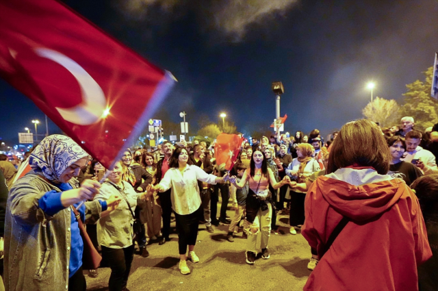 Ekrem İmamoğlu'ndan Saraçhane'de zafer konuşması! On binlerce kişiye seslendi