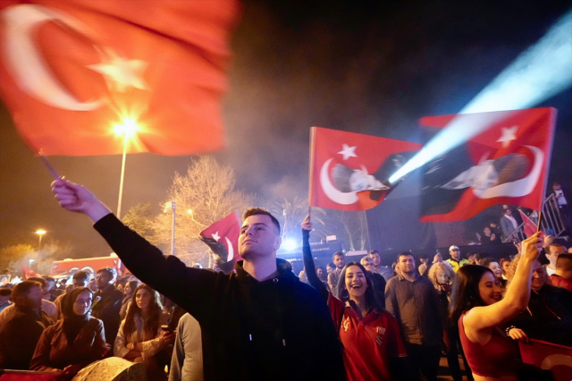 Ekrem İmamoğlu'ndan Saraçhane'de zafer konuşması! On binlerce kişiye seslendi
