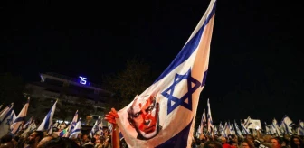 İsrail'de Binlerce Eylemci Netanyahu'yu Görevden Uzaklaştırmak İstiyor