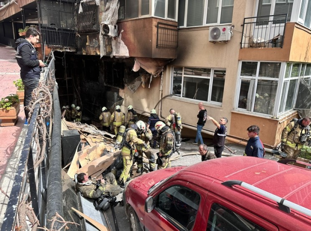 16 katlı binanın altında bulunan gece kulübünde yangın: 8 kişi öldü, 15 kişi yaralandı