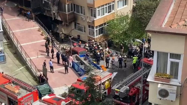 16 katlı binanın altında bulunan gece kulübünde yangın: 4 kişi öldü 12 kişi ağır yaralandı