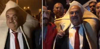 AK Partili başkanın 'Çoban bile olamaz' dediği Yeniden Refahlı aday seçimi kazanınca kepenek giyip dolaştı