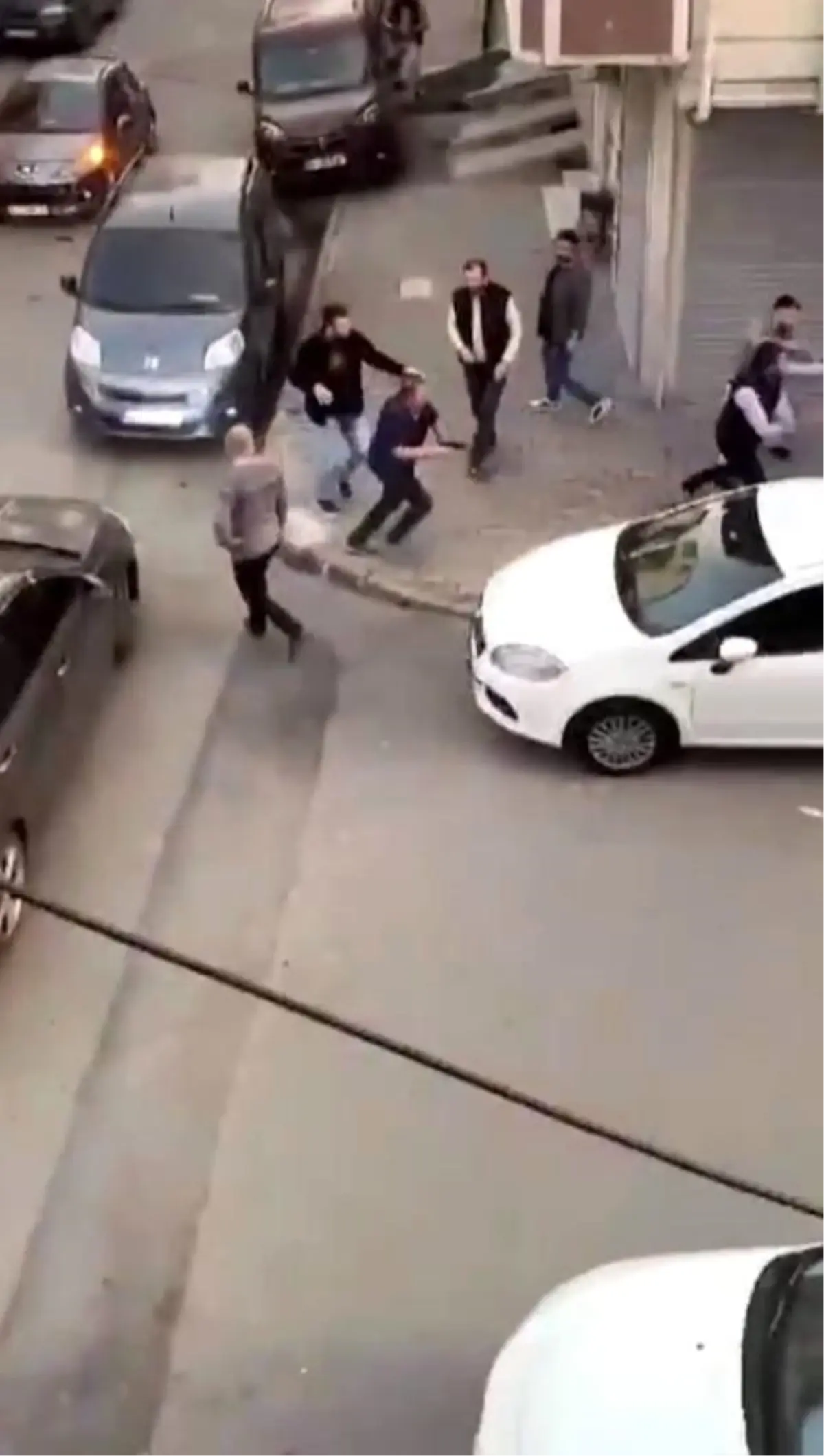 Sultangazi'de Silahlı Çatışma: Bir Kişi Ağır Yaralandı