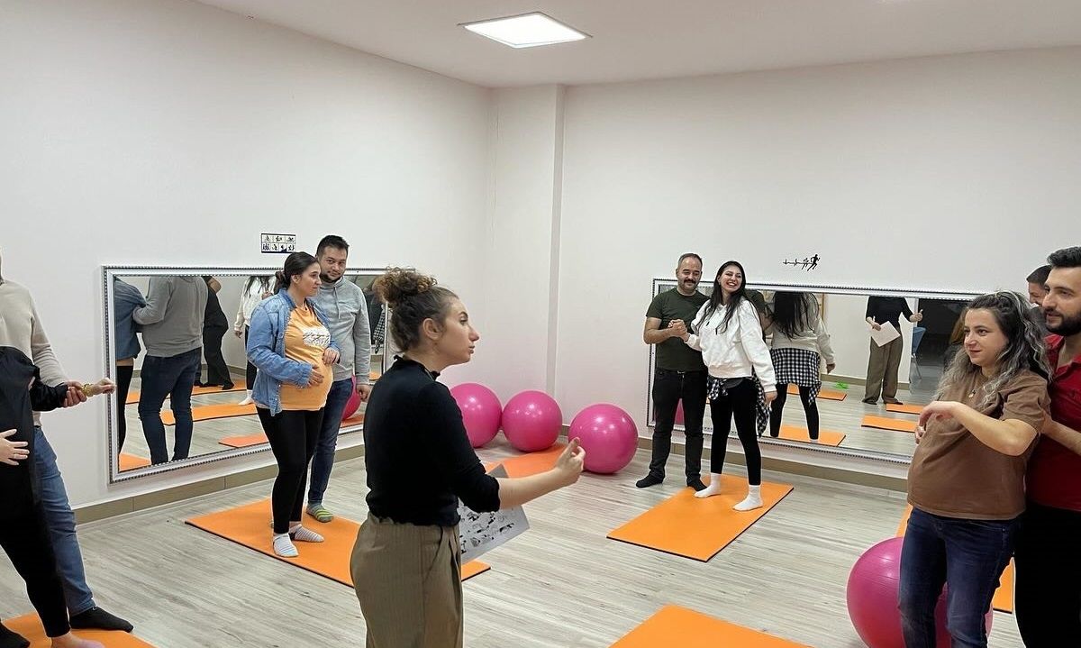 Kırklareli'nde gebe eğitim okulunda bilgilendirme çalışmaları sürüyor