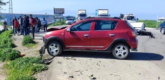 Hatay'da otomobille çarpışan ve ortadan ikiye bölünen Tofaş marka aracın sürücüsü yaralandı