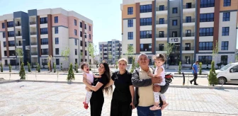 Adana'da Depremzedeler İçin Yapılan Konutlar Teslim Edildi