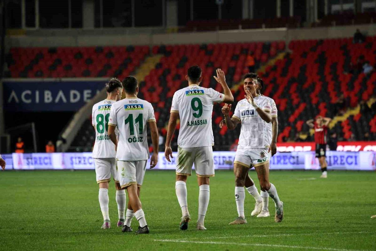 Alanyaspor, Gaziantep FK'yı 3-0 mağlup ederek dört galibiyet serisi yakaladı