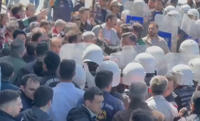 İstanbul Adliyesi karıştı! Van'daki mazbata kararını protesto eden avukatlara polis müdahale etti