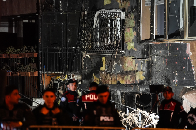 İstanbul'da 29 kişinin öldüğü yangının görgü tanıkları konuştu: İçeri girenleri simsiyah çıkardılar