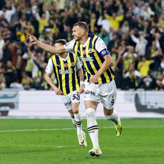 Kadıköy'de 6 gollü çılgın maç! Fenerbahçe, Adana Demirspor'u 4-2 yendi