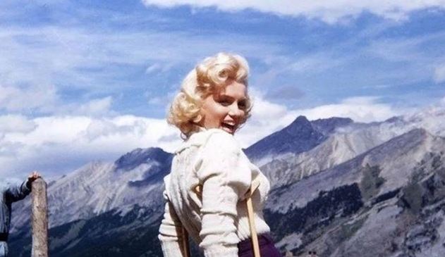 Marilyn Monroe neden öldü? Marilyn Monroe intihar mı etti?