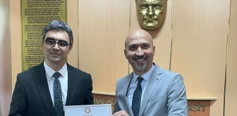 Söke'de CHP'den Belediye Başkanı seçilen Mustafa İberya Arıkan mazbatasını aldı