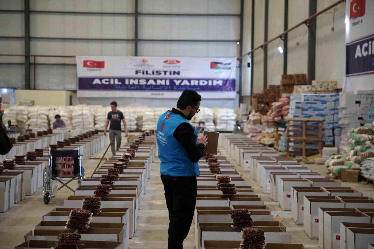 Türkiye Diyanet Vakfı, Filistin'e 16 tır yardım gönderiyor