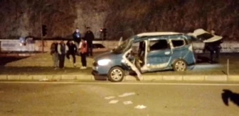 Kayseri'de tırın çarptığı araçta 2 kişi hayatını kaybetti